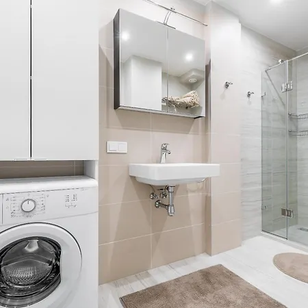 Center Apartment, Free Parking, 149