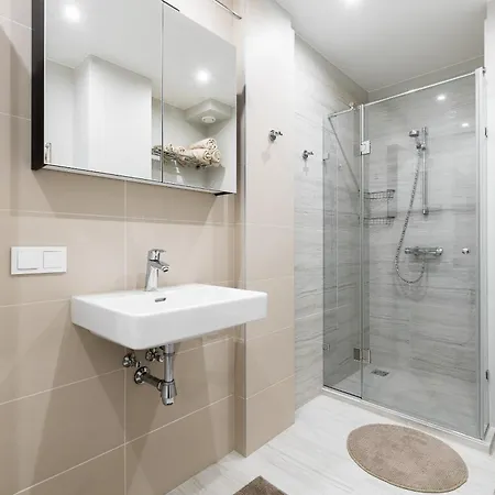 Center Apartment, Free Parking, 149 *